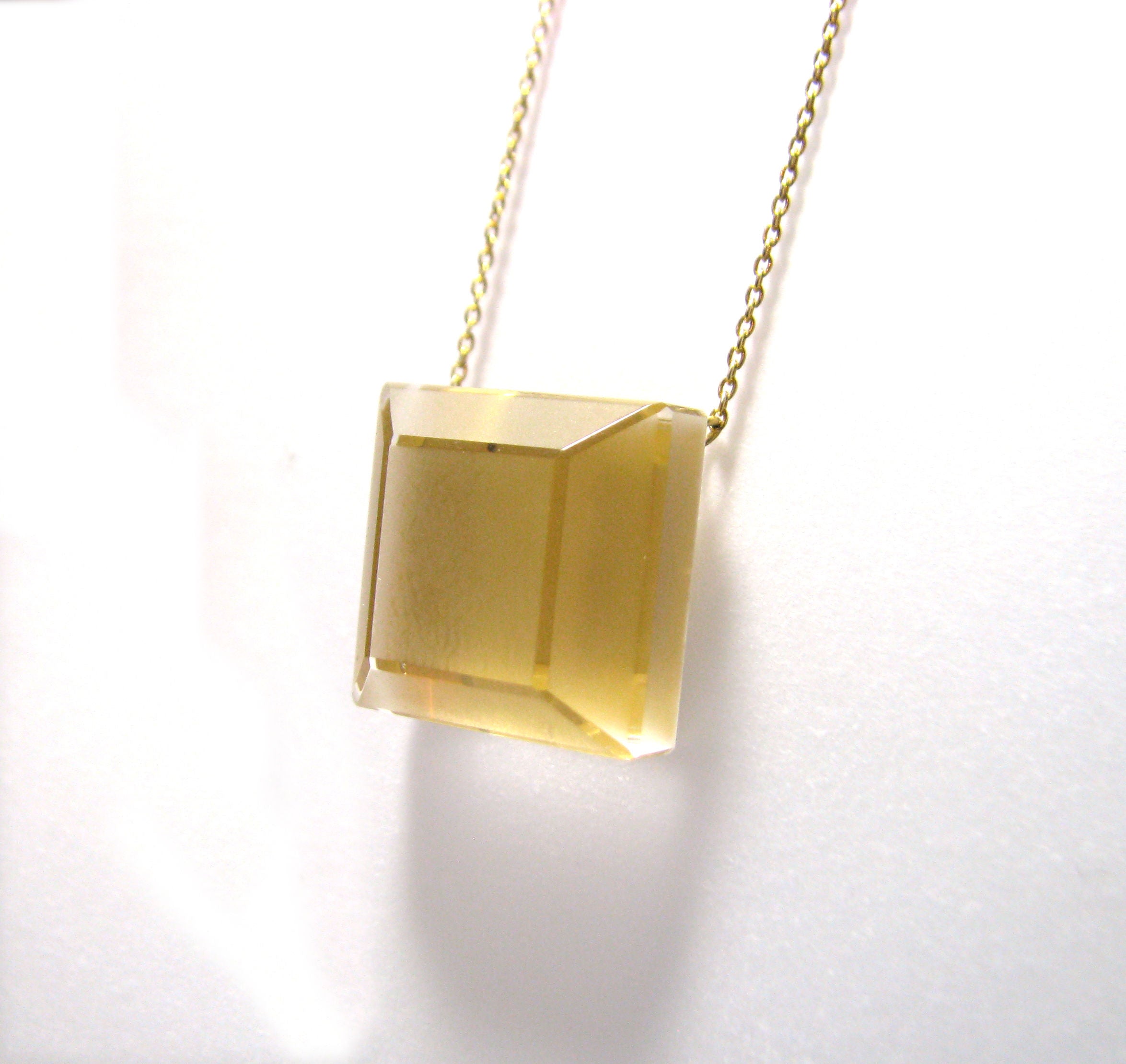 118 Matte&Clear Necklace Square